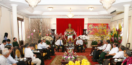 Chủ tịch nước Trương Tấn Sang gặp gỡ các đồng chí Ủy viên Ban TVTU các khóa