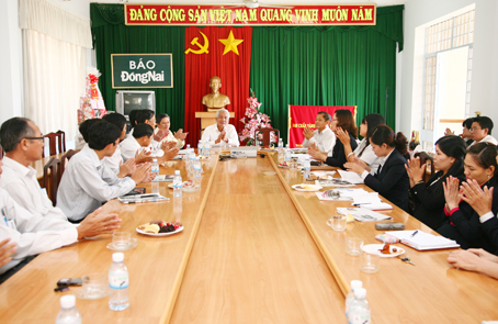 Phó bí thư Thường trực Tỉnh ủy Lê Hồng Phương đã đến thăm hỏi, động viên và chúc tết  cán bộ, nhân viên, phóng viên Báo Đồng Nai.