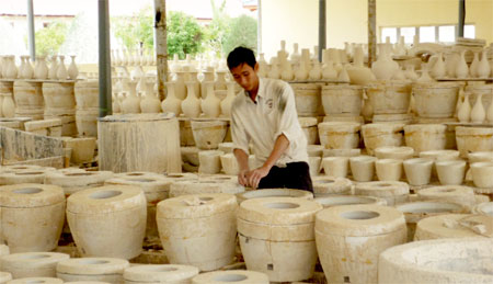 Pottery production in Tan Hanh ceramic industrial cluster in Bien Hoa.