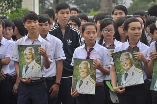 Students in Bien Hoa city 