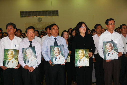 The province’s leaders at the memorial service at the provincial Military Headquarters