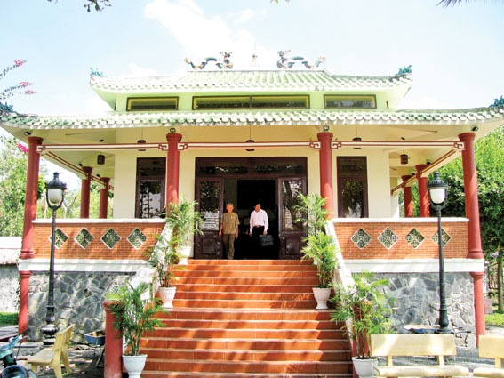 Đền thờ thi tướng Huỳnh Văn Nghệ.