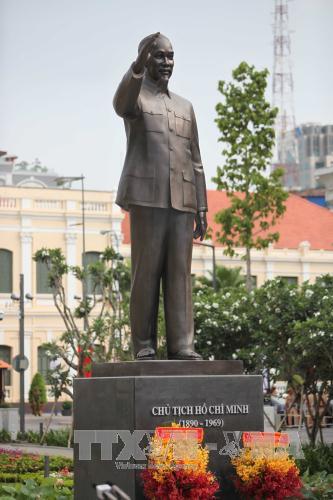 Tượng đài Chủ tịch Hồ Chí Minh trong ngày lễ khánh thành. Ảnh: TTXVN