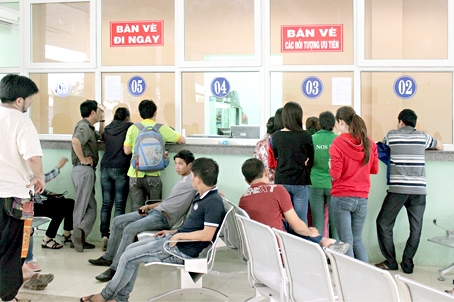 Mua vé, thanh toán trực tuyến nhanh gọn, khách chọn đi tàu lửa tại ga Biên Hòa ngày một đông.