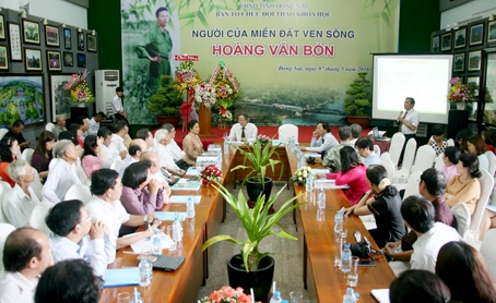 Quang cảnh hội thảo khoa học “Người của miền đất ven sông Hoàng Văn Bổn” tại Văn miếu Trấn Biên ngày 7-5.  Ảnh: VĂN TRUYÊN