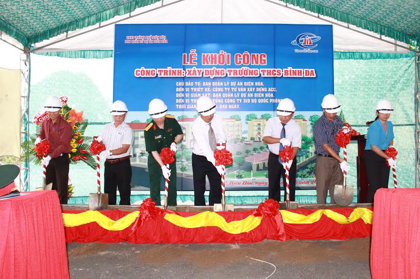 Lãnh đạo TP.Biên Hòa và Tổng công ty 319 Bộ Quốc phòng khởi công xây dựng trường.