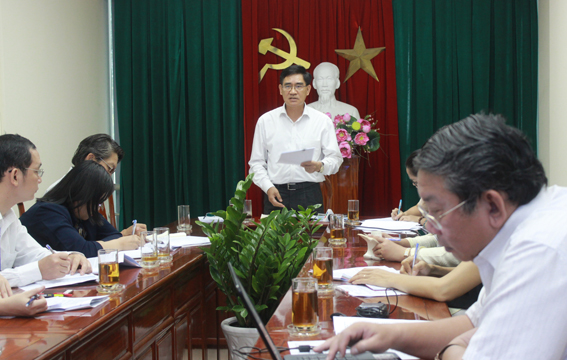  Phó chủ tịch UBND tỉnh Trần Văn Vĩnh phát biểu tại cuộc họp