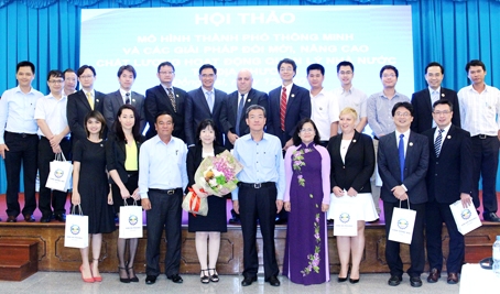 Dong Nai's leaders and experts at the seminar.