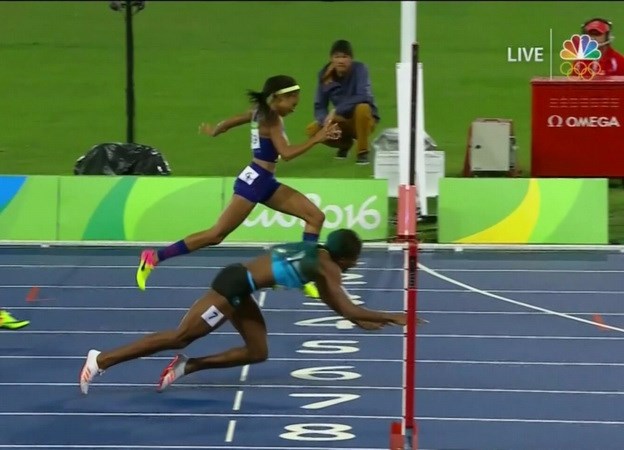 Shaunae Miller ngã ở vạch đích. (Nguồn: NBC)