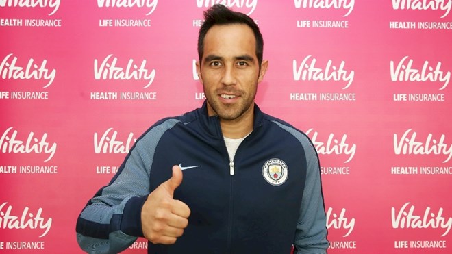 Thủ môn Claudio Bravo ra mắt Manchester City