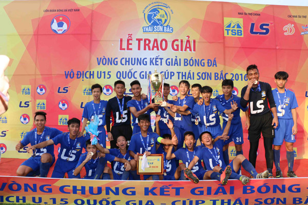 Niềm vui đăng quang của các cầu thủ U15 HAGL