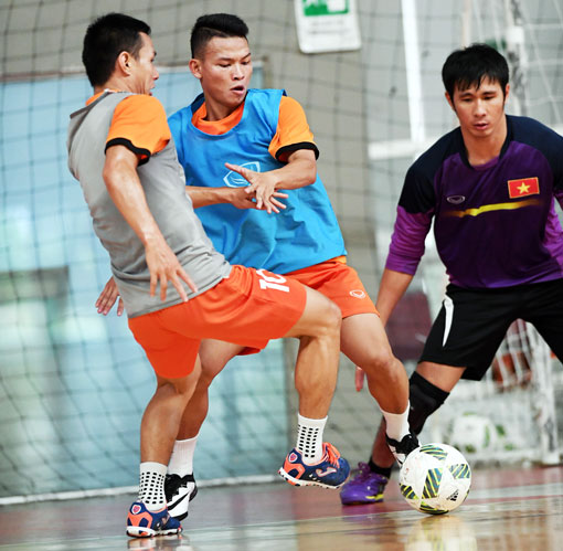 Tuyển futsal Việt Nam tập buổi đầu tiên tại Colombia.