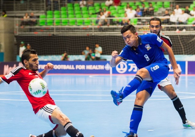 Thái Lan (áo xanh) vào vòng đấu loại trực tiếp FIFA Futsal World Cup 2016. (Nguồn: Getty Images)