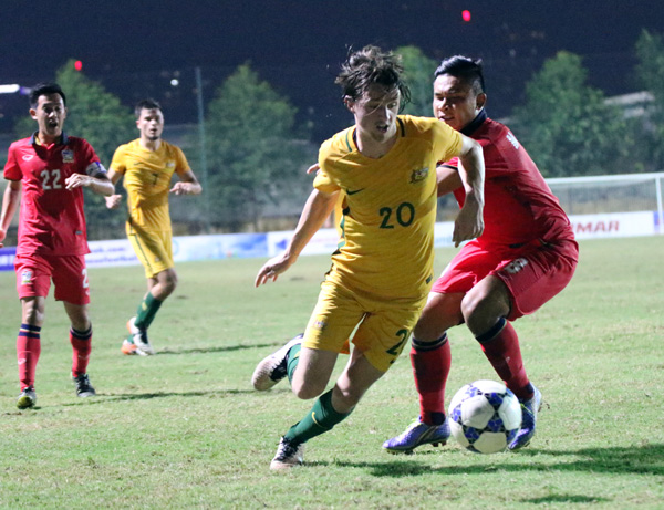 U19 Thái Lan (áo đỏ) tạo bất ngờ với chiến thắng trước U19 Australia