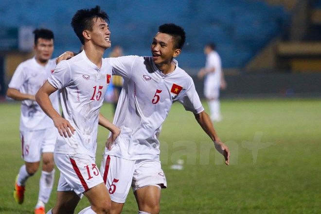 Tiến Linh (15) và Văn Hậu là chủ nhân hai trong số ba bàn thắng của U19 Việt Nam ở trận này. 