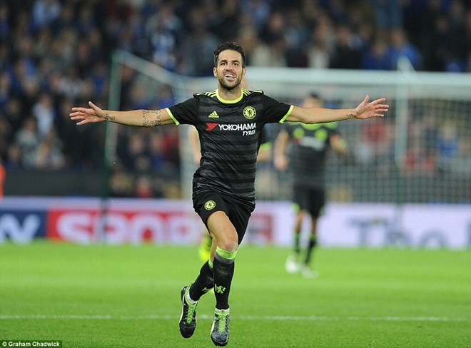 Fabregas giúp Chelsea ngược dòng thành công. (Nguồn: Daily Mail)