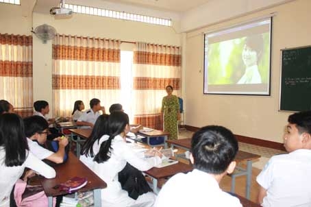 Các phòng học của Trường phổ thông thực hành sư phạm được đầu tư, trang bị các thiết bị hiện đại phục vụ cho việc dạy và học. Ảnh: H.Dung