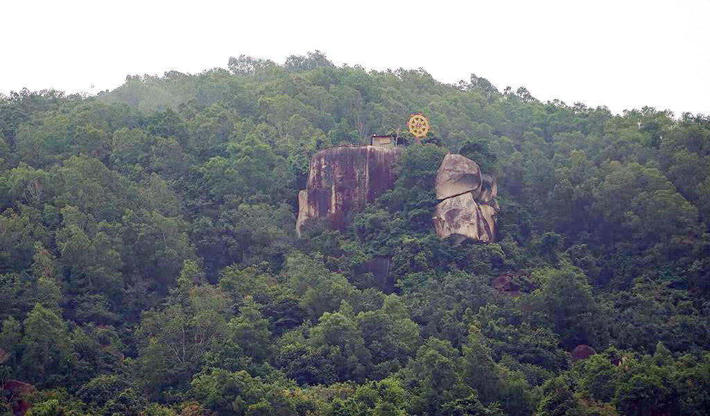 Khu vực đỉnh núi Dinh được xác định địa điểm máy bay tai nạn