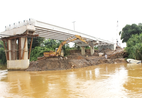 Công trình xây dựng cầu Đắc Lua vào thời điểm hiện nay. Ảnh: M.Quân