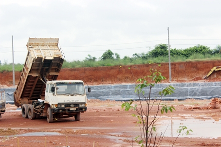 Bãi rác Vĩnh Tân (huyện Vĩnh Cửu) liên tục đào thêm hố để chôn rác vì chưa xử lý để giảm tỷ lệ chôn lấp xuống dưới 15%.