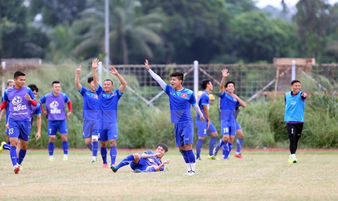 Các cầu thủ Đội tuyển Việt Nam tập luyện. (Ảnh: Minh Tiến/TTXVN)