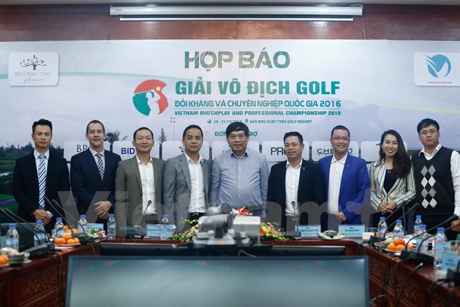 Toàn cảnh cuộc họp báo trước thềm Giải Vô địch golf đối kháng quốc gia 2016.