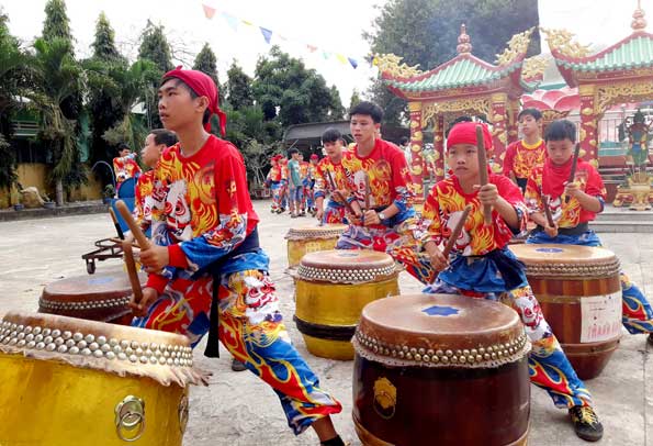 Tiết mục biểu diễn trống.