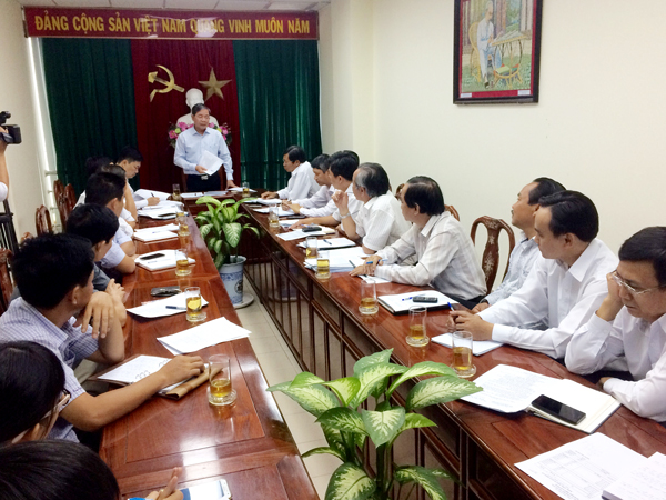 Phó chủ tịch UBND tỉnh Nguyễn Quốc Hùng làm việc với các đơn vị liên quan về vé số tự chọn và vé số Vietlott