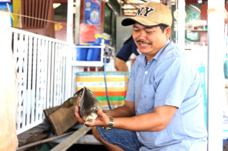 Ông Vũ Đình Đàm, người đầu tiên ở Đồng Nai nghiên cứu giống, thức ăn và nuôi thành công cá chép giòn.