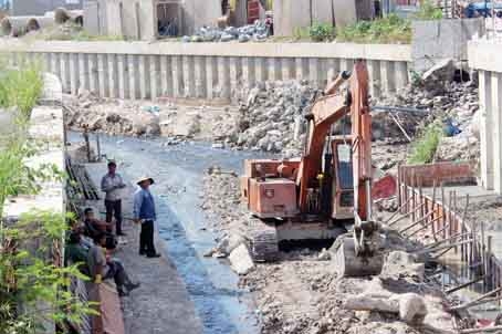 Dự án suối Săn Máu đoạn cầu Săn Máu phường Trảng Dài (TP.Biên Hòa) đang thi công để chống ngập.