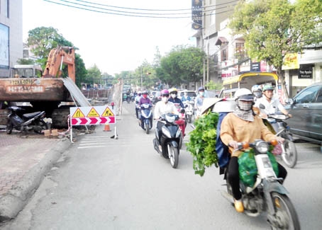 “Lô cốt” bên hông siêu thị Vincom (đường Phan Trung).