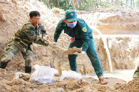  lực lượng tìm kiếm mà trực tiếp là Bộ Chỉ huy quân sự tỉnh đồng thời đề nghị phải thật tỉ mỉ trong việc cất bốc các hài cốt liệt sĩ để tiến hành các công việc tiếp theo