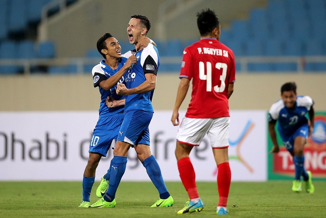 . Thua Home United trên sân nhà, Than Quảng Ninh (áo đỏ) hầu như hết cơ hội đi tiếp tại AFC Cup 2017