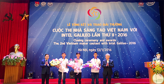 Sinh viên Trường đại học công nghệ nhận giải thương sáng tạo Việt Nam với Intel Galileo lần thứ II