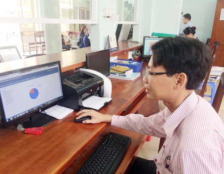 Chủ tịch UBND phường Quyết Thắng Phạm Thanh Long tổng hợp các đánh giá của người dân đối với cán bộ địa phương.