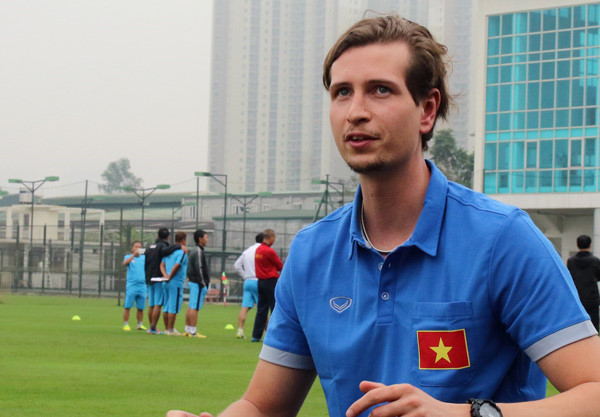 Chuyên gia người Đức Pablo Sawicki chính thức ký hợp đồng với VFF từ tháng 3/2017, trên cương vị bác sĩ vật lý trị liệu của đội U20 và đội tuyển quốc gia Việt Nam. 