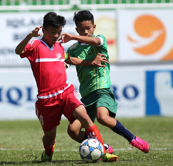 U.15 Đồng Nai (trái) xuất sắc giành suất tham dự vòng chung kết giải U.15 quốc gia.