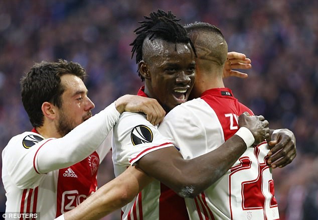 Niềm vui của các cầu thủ Ajax. (Nguồn: Reuters)