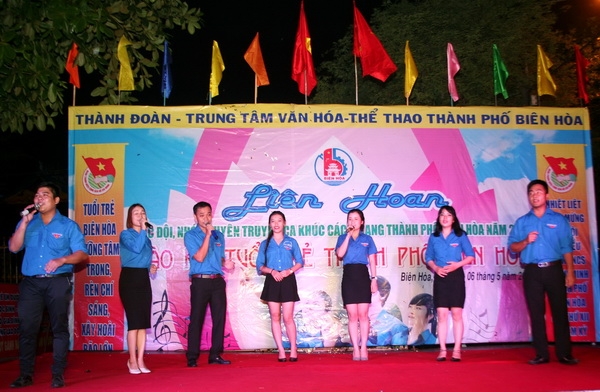Một tiết mục dự thi tại Liên hoan tuyên truyền ca khúc cách mạng TP.Biên Hòa năm 2017
