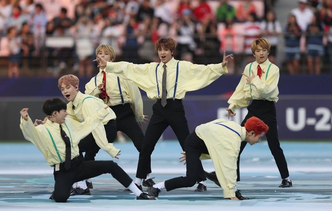 Lễ khai mạc bắt đầu với màn trình diễn sôi động của nhóm NCT Dream. Đây là nhóm nhạc thể hiện ca khúc chính thức của World Cup U20 là Trigger The Fever.