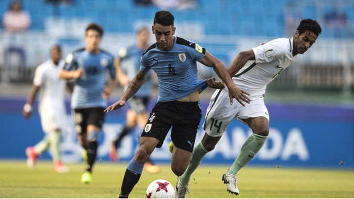 U20 Saudi Arabia (áo trắng) không thể tạo bất ngờ trước U20 Uruguay