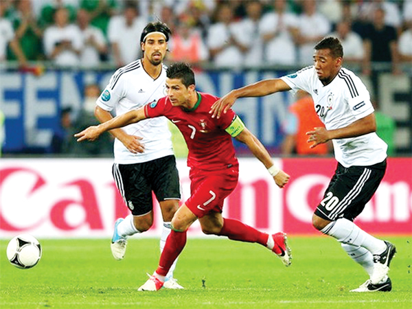 Đương kim vô địch thế giới Đức và nhà vô địch châu Âu Bồ Đào Nha được xem là 2 ứng viên sáng giá nhất góp mặt ở trận chung kết Confederations Cup 2017.