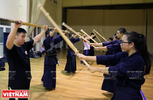 Luyện tập Kendo đòi hỏi các võ sinh phải nỗ lực rèn luyện các đòn đánh đến mức thành thục. Cùng một đòn đánh nhưng đòi hỏi về tốc độ và độ chính xác sẽ tăng lên theo quá trình luyện tập của người học