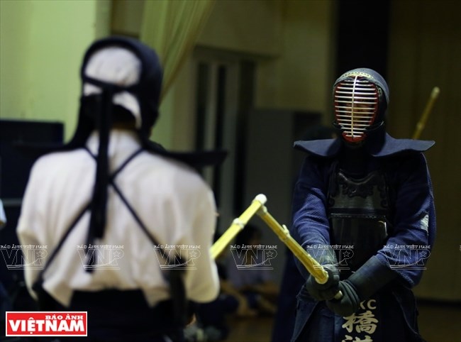 Triết lý của Kendo là sự rèn luyện tính cách của con người thông qua sự gắn kết những nguyên lý của Katana (kiếm). Do vậy, việc chiến thắng bản thân quan trọng hơn rất nhiều so với việc chiến thắng đối thủ