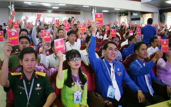 Các đại biểu biểu quyết thông qua chương trình Đại hội tại phiên làm việc thứ nhất