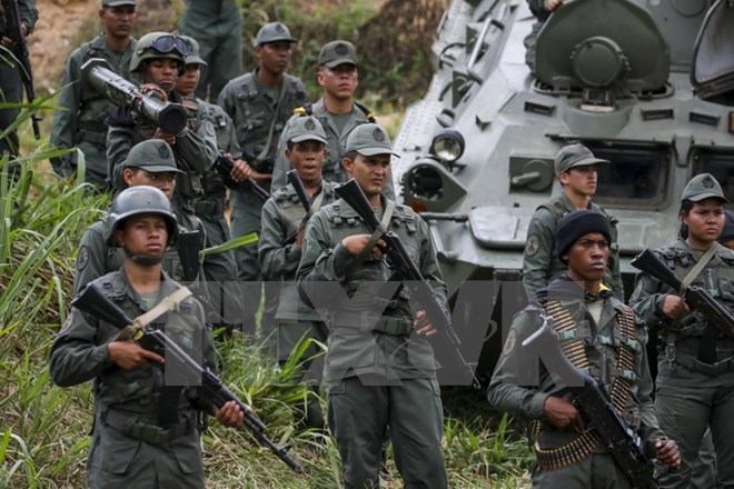 Image result for Binh sĩ Venezuela tại Caracas ngày 25/8.