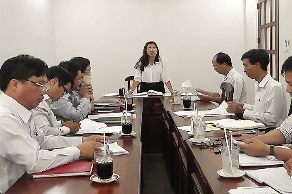 Bà Nguyễn Ngọc Liên-PCT UBND.TPBH chủ trì cuộc họp