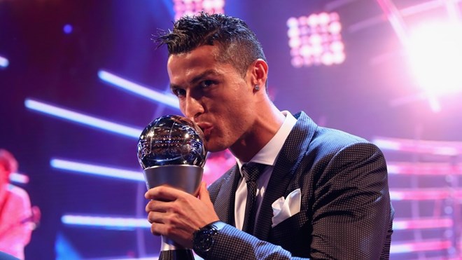 Ronaldo trên bục vinh danh. (Nguồn: Getty Images)