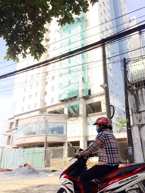 Nhà ở xã hội ở phường Tam Hòa đang trong giai đoạn hoàn thành, nhưng giá gần 1 tỷ đồng/căn nên công nhân lao động không thể “với” tới 