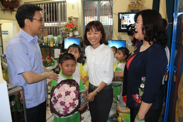 Deputy PM Dam visits Binh An preschool in Long Binh district (credit: VGP)